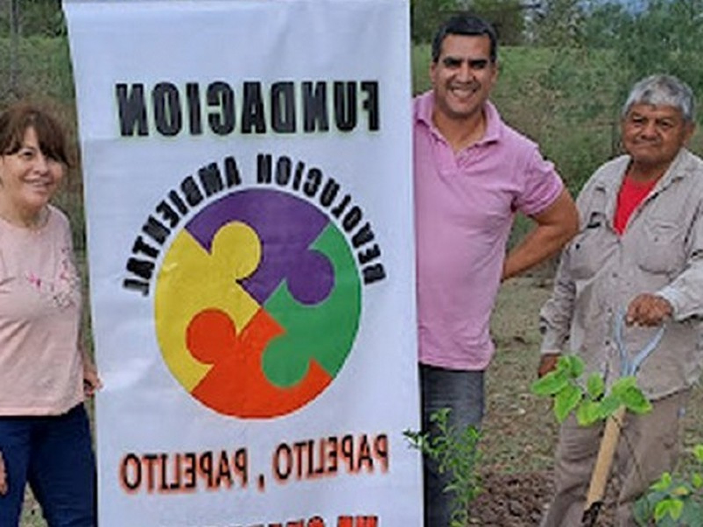 Plantando arboles predio CPCES 